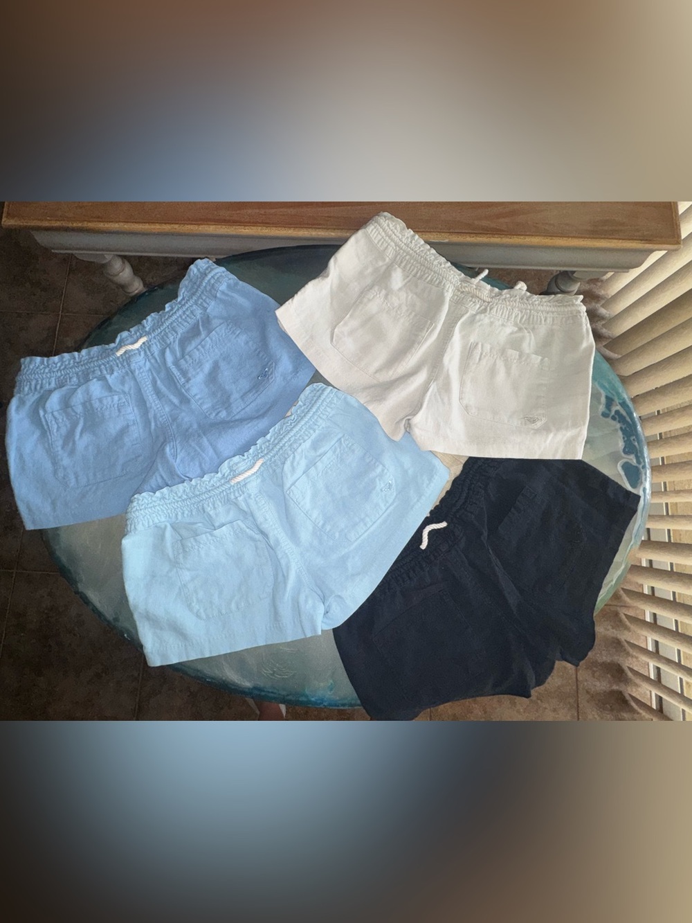 4 pairs of ROXY beachy shorts - Picture 2 of 7